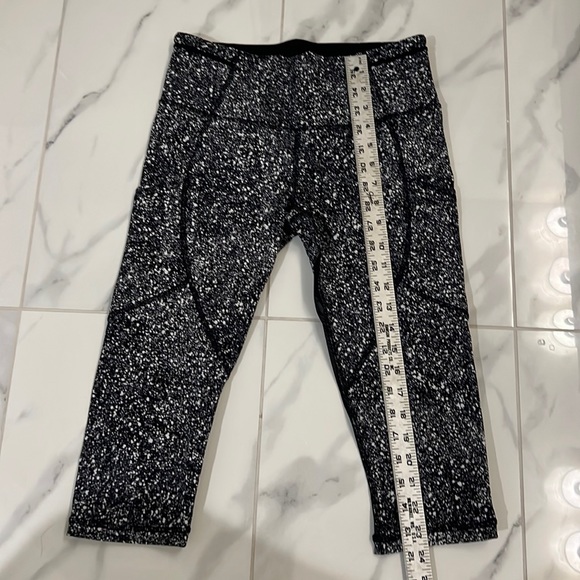 Lululemon Athletica Outrun 17" Crop Splatter White Black / Black Women’s Size 6 - Picture 15 of 15